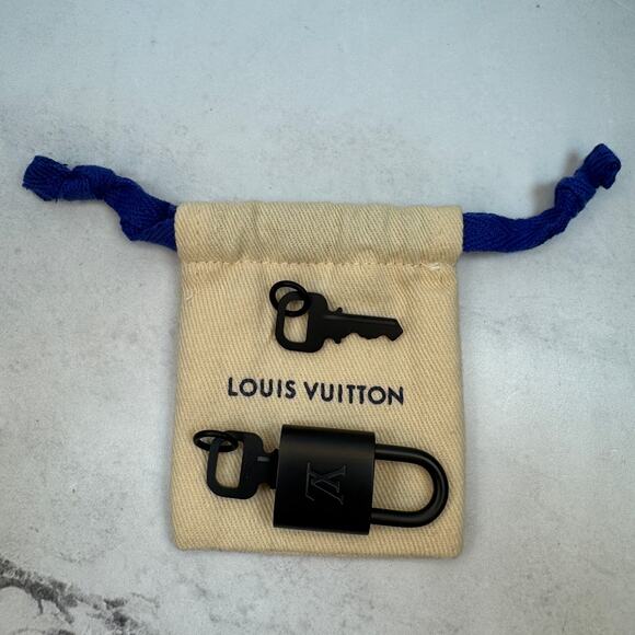Louis Vuitton Black Lock and Key Set Matte Metal - New - Rare - Authentic LV - Picture 2 of 6